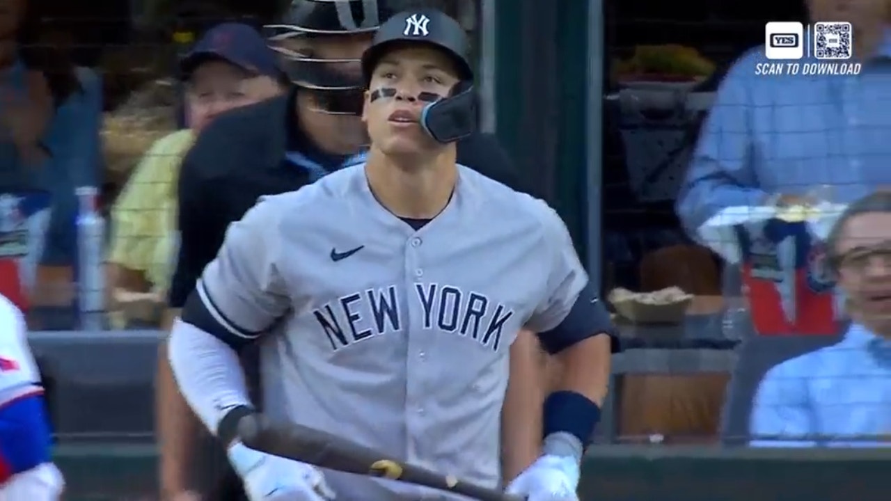 Aaron Judge appears to aggravate a hand injury on a swing, leaving the Yankees-Rangers game in the fourth inning