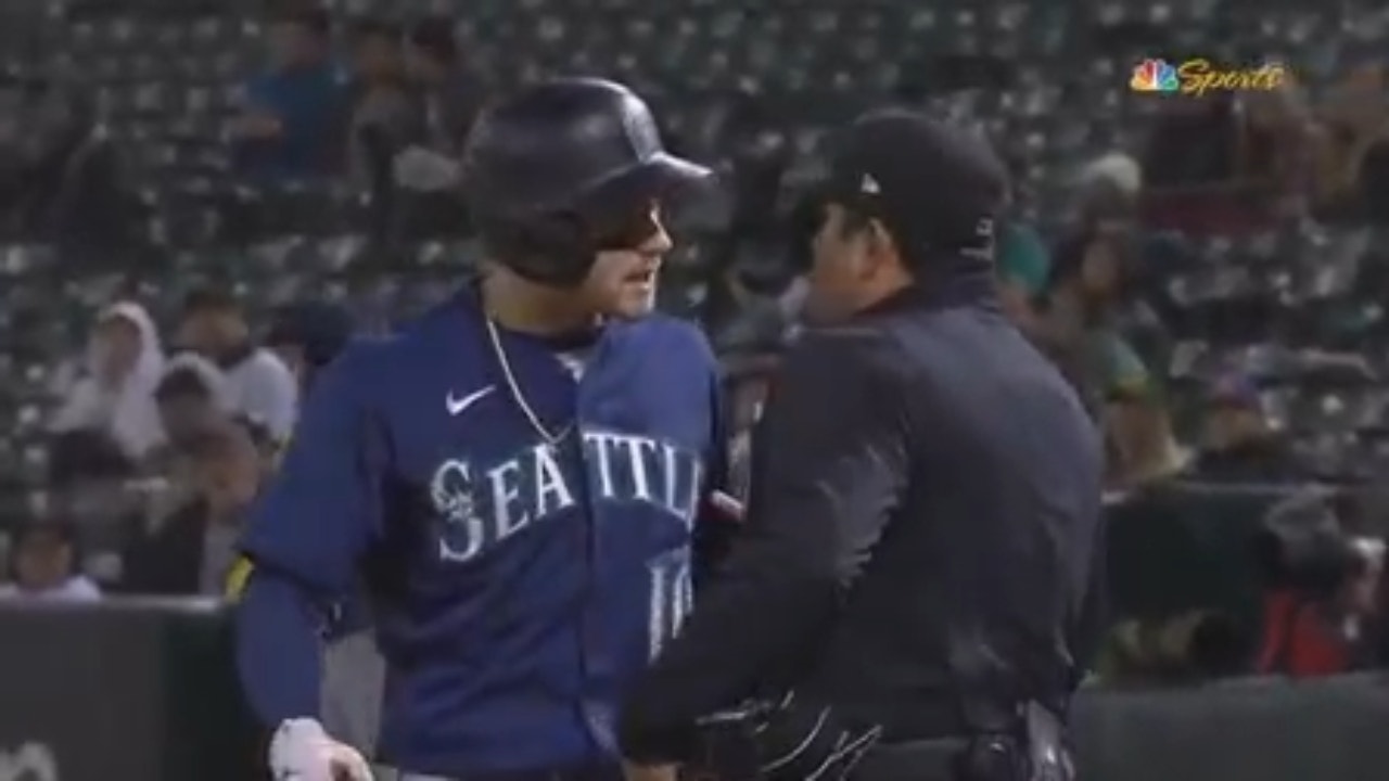 Mariners' Jarred Kelenic is tossed by umpire after arguing balls and strikes