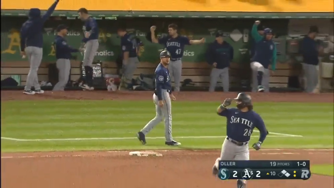 Eugenio Suarez hits a go-ahead, three-run homer in the Mariners' 7-2 victory over the A's in extras