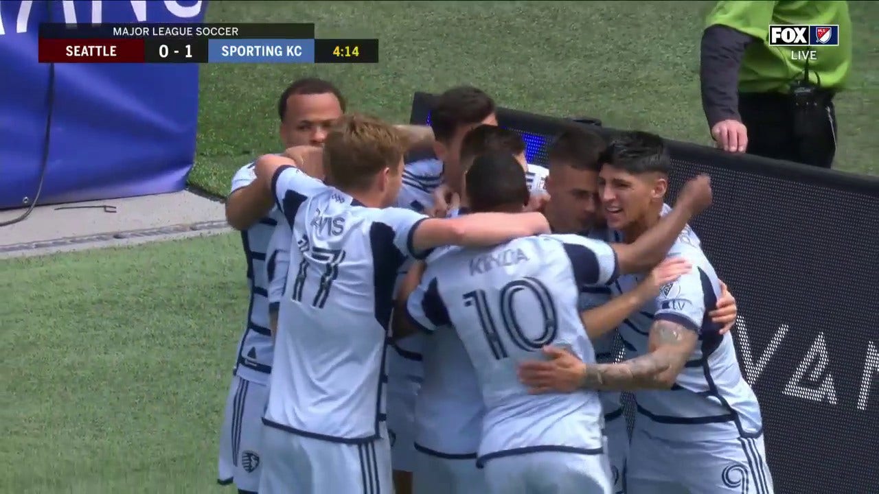 Sporting KC takes a 1-0 lead over the Seattle Sounders after Erik Thommy scores in 4'