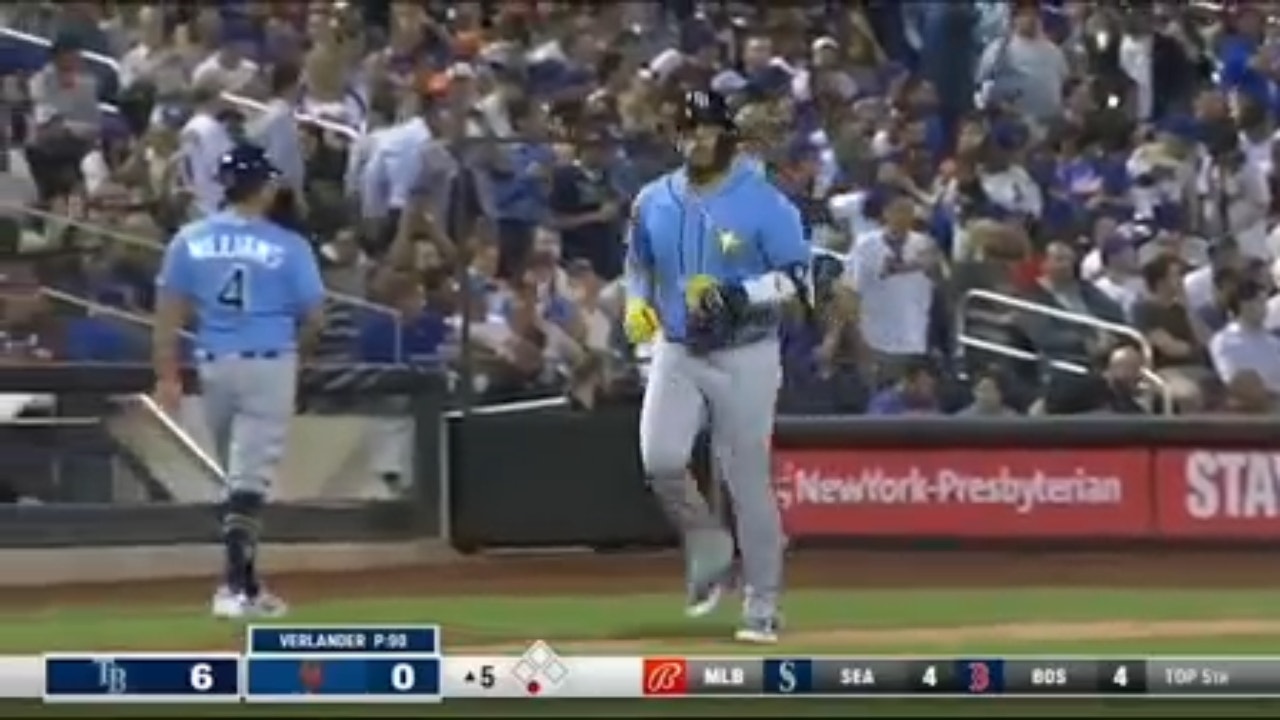 Isaac Paredes cranks his second home run of the game to extend the Rays' lead over the Mets