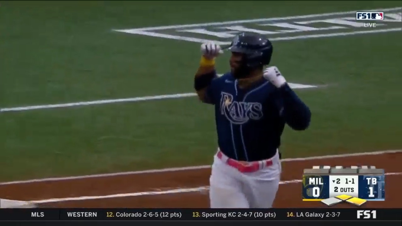 Rays' Yandy Díaz goes yard for a three-run shot to center field, extending the lead over the Brewers