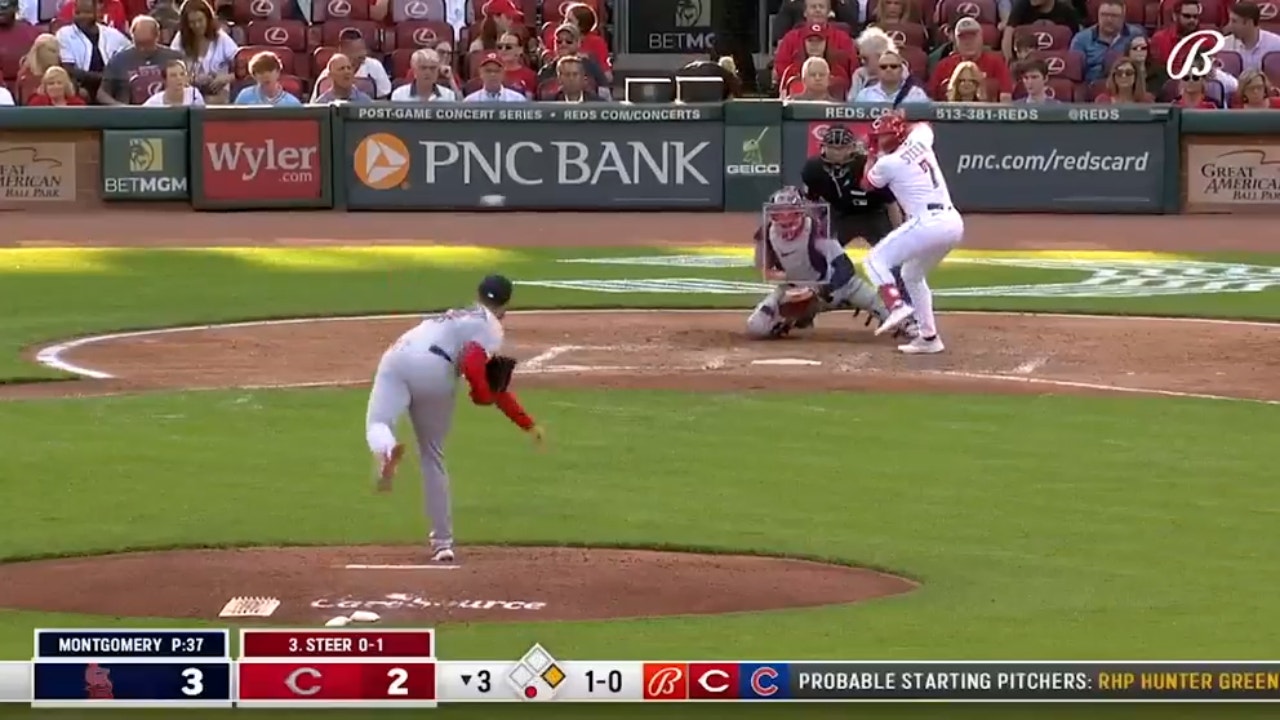 Reds' Spencer Steer crushes a two-run home run to take the lead from the Cardinals