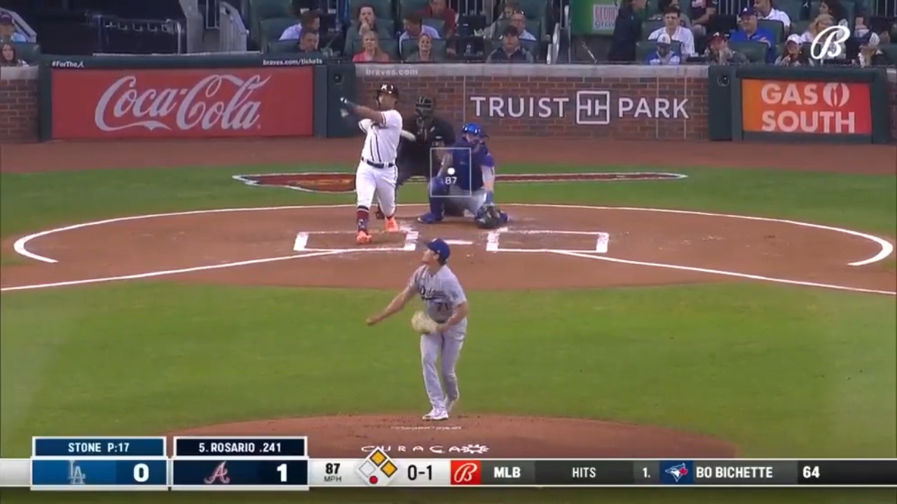 Eddie Rosario extends the Braves' early lead over the Dodgers with a three-run blast to right field