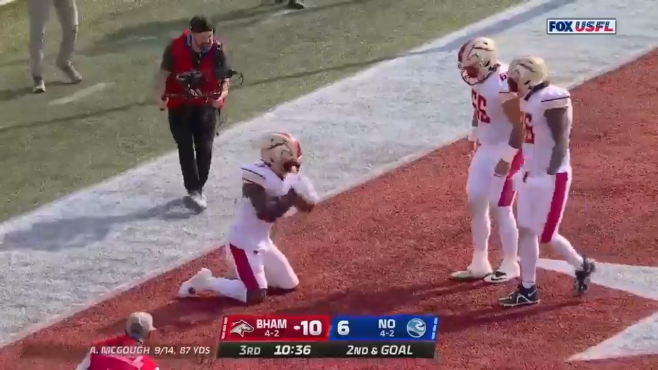 Ricky Person Jr. rushes for a two-yard TD, extending the Stallions' lead to 17-6 vs. Breakers