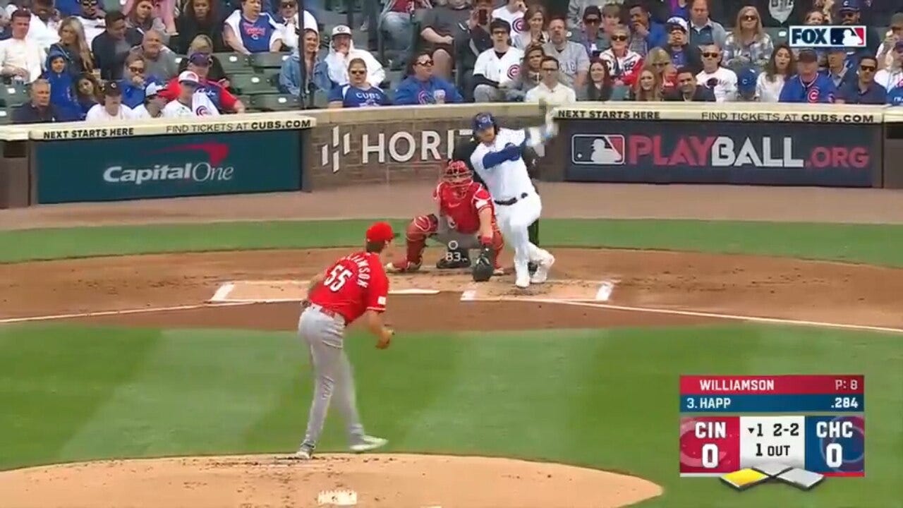 Cubs' Ian Happ goes oppo for a go-ahead RBI ground-rule double vs. the Reds