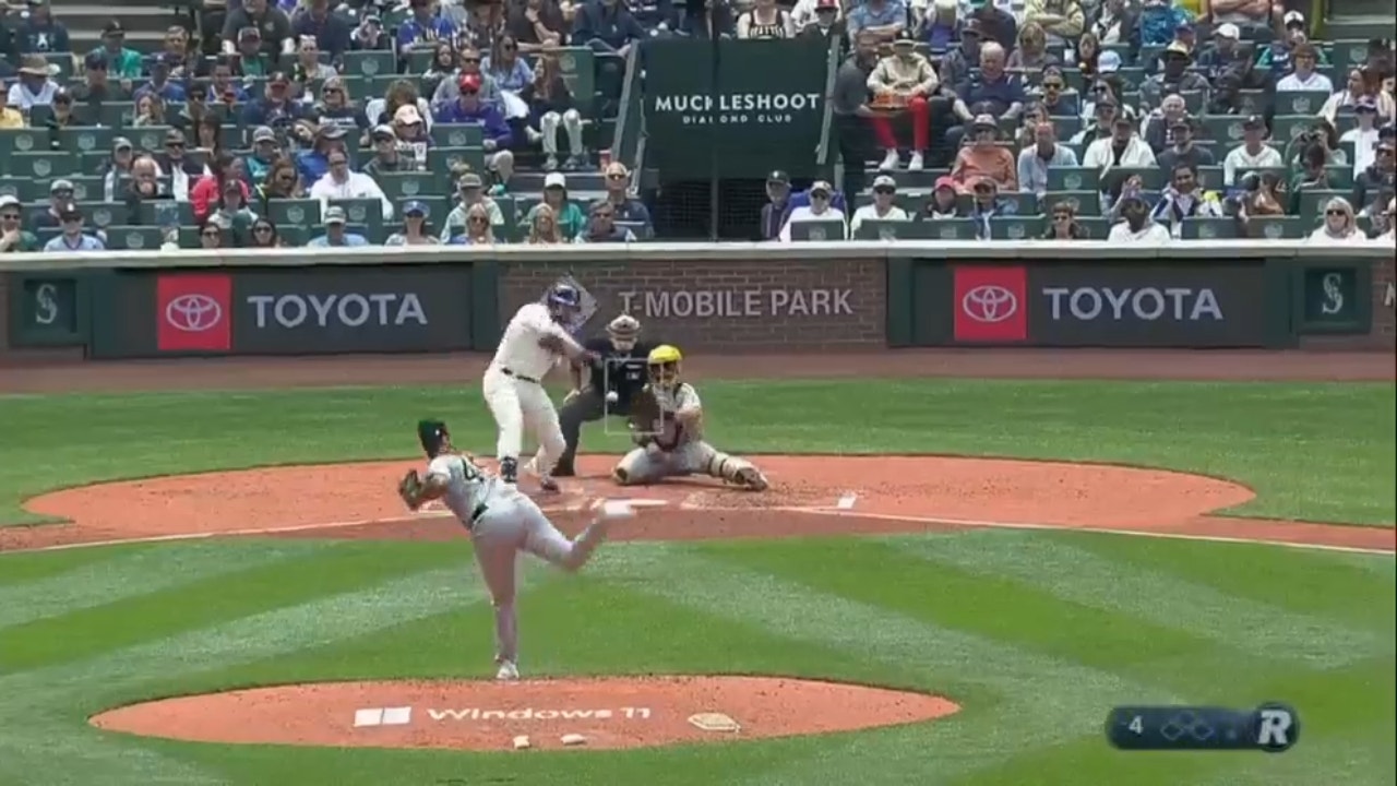 Cal Raleigh launches a home run to right field as Mariners extend lead over the Pirates 