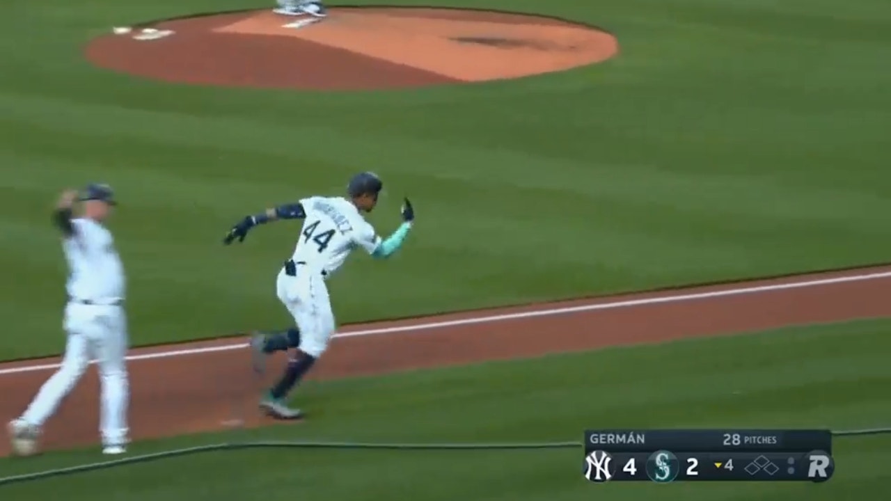 Mariners' Julio Rodríguez launches a solo home run against the Yankees