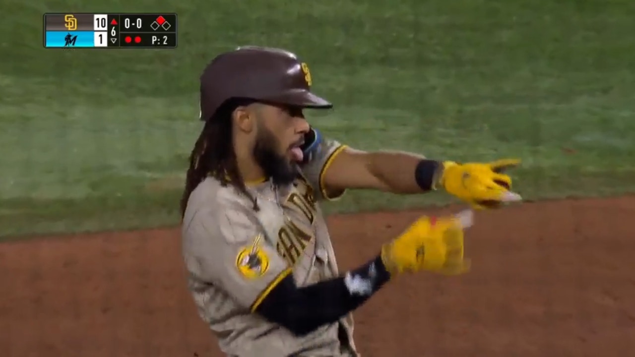 Padres' Fernando Tatís Jr. smokes a bases-clearing double to cap a seven-run sixth inning against the Marlins
