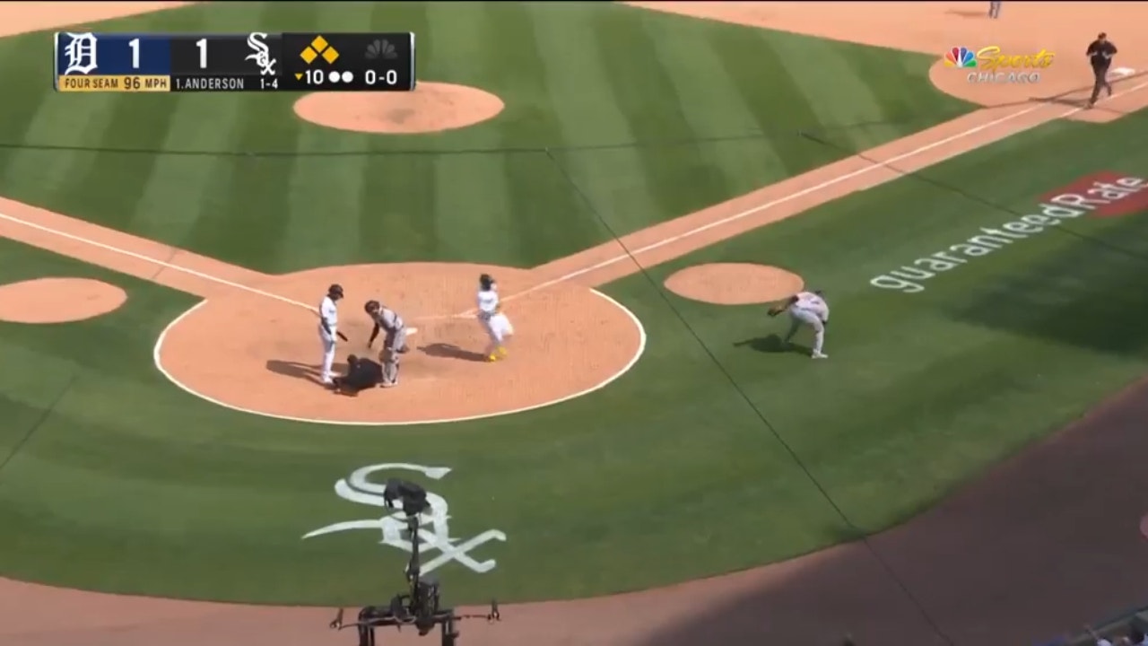 White Sox walk it off on a wild Tigers' pitch that hits the umpire