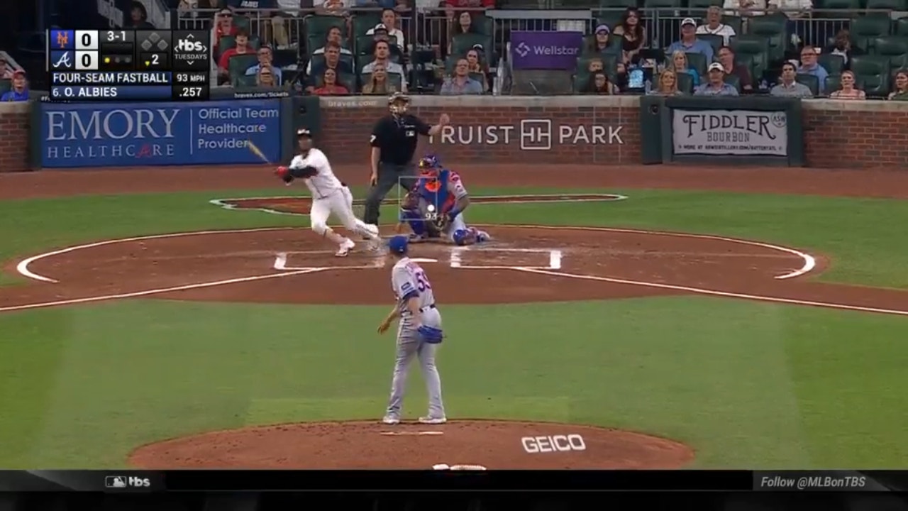 Ozzie Albies smacks a solo home run to put the Braves up 1-0 over the Mets