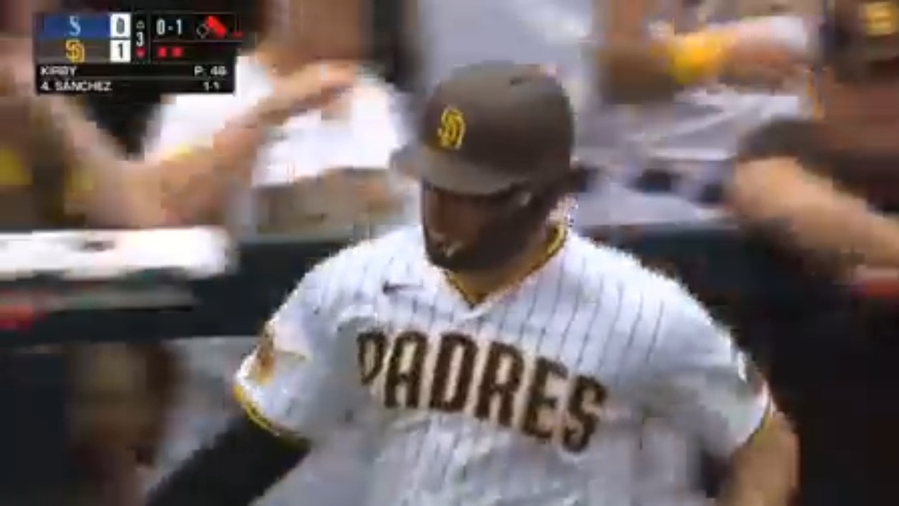 Gary Sánchez crushes a three-run homer to extend the Padres' lead over the Mariners