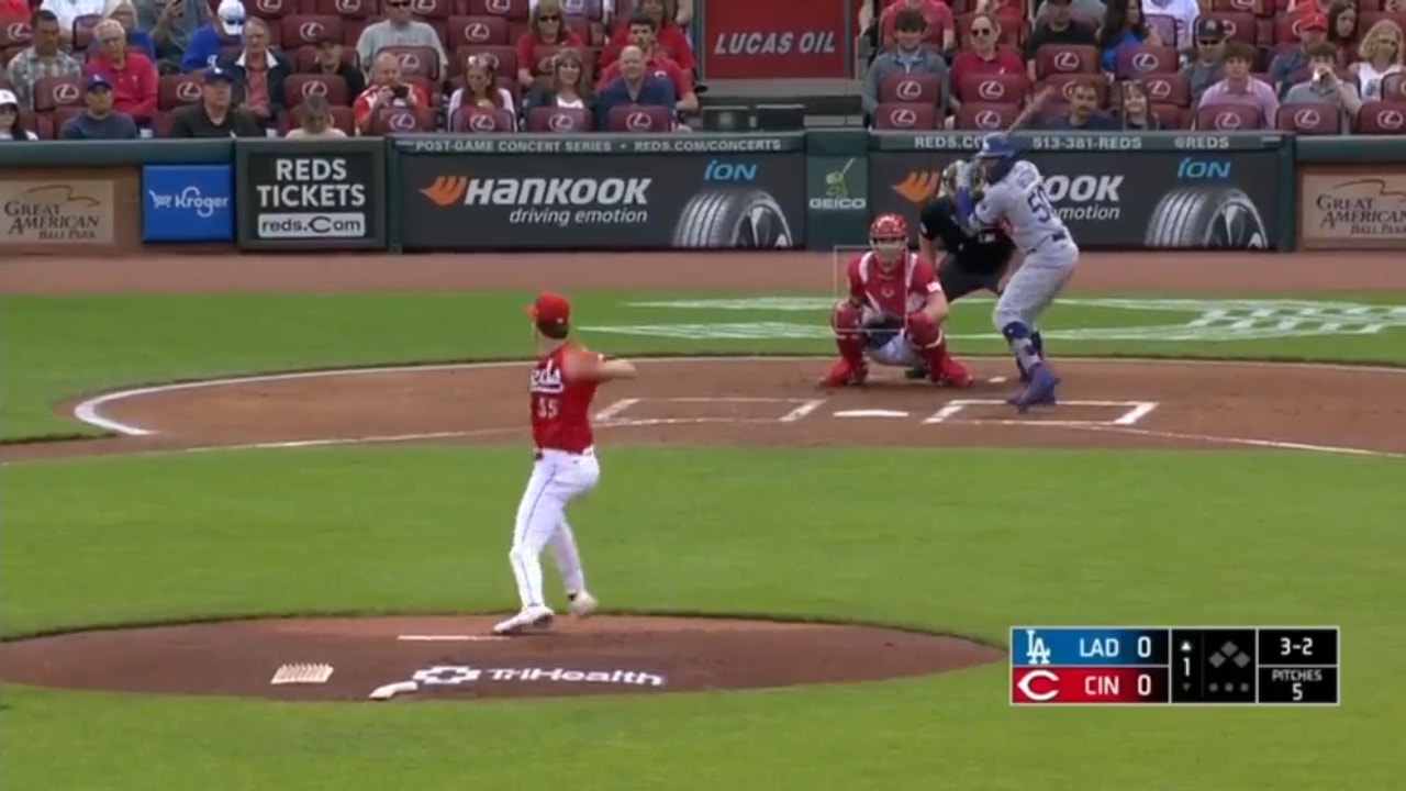 Mookie Betts crushes a solo home run to get the Dodgers started vs. Reds