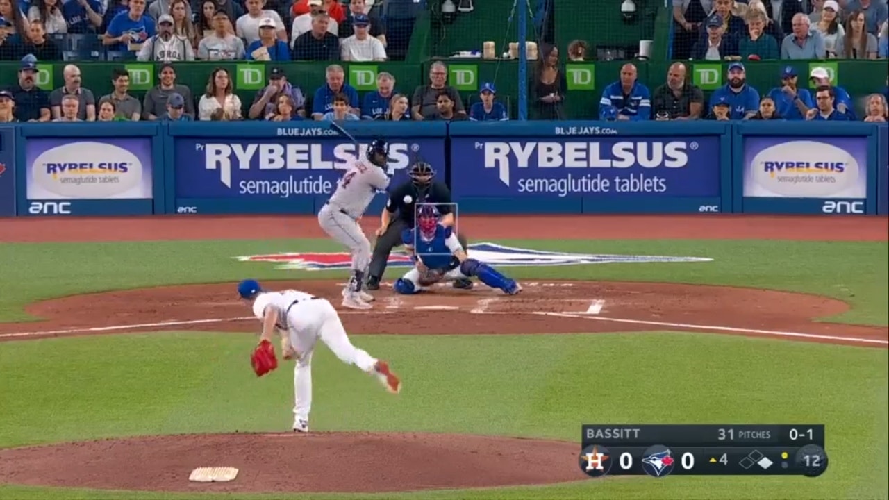 Yordan Álvarez smashes a two-run home run to get the Astros started vs. Blue Jays