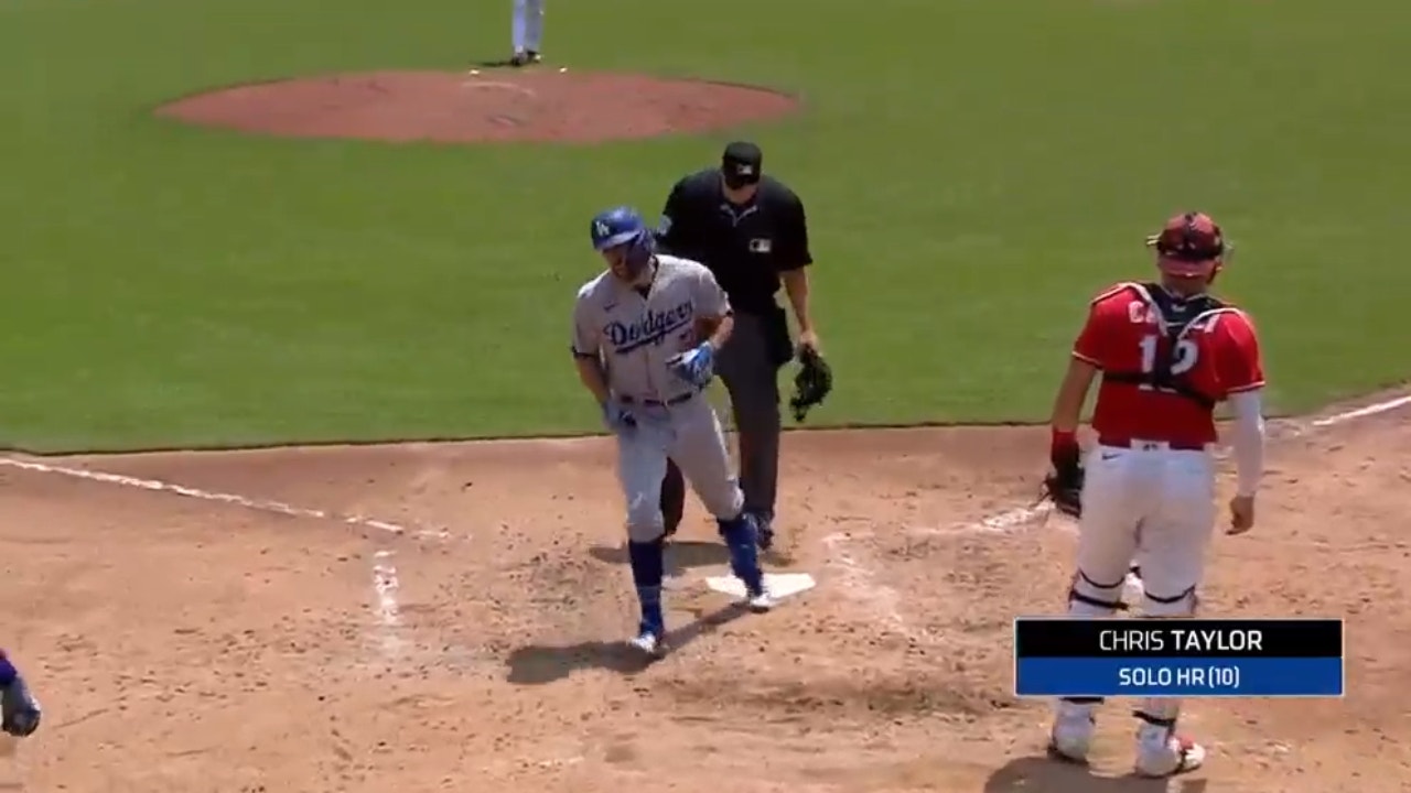 Dodgers' Chris Taylor sends a solo shot to center field, extending the lead vs. the Reds in the fourth inning
