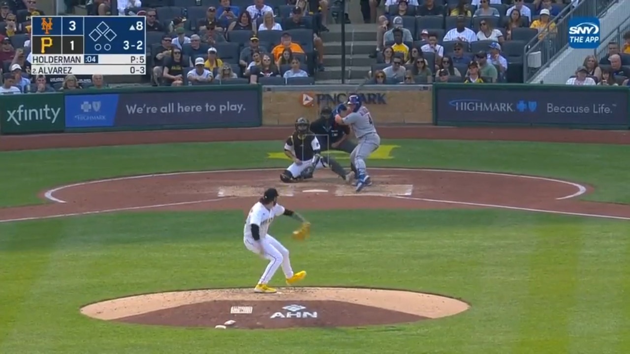 Mets' Francisco Álvarez knocks a home run DEEP to left field to extend the lead vs. Pirates