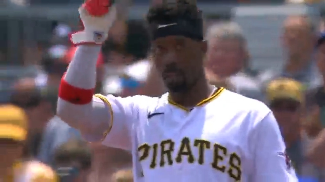 Pirates' Andrew McCutchen smacks career hit no. 2,000 with a single against the Mets.