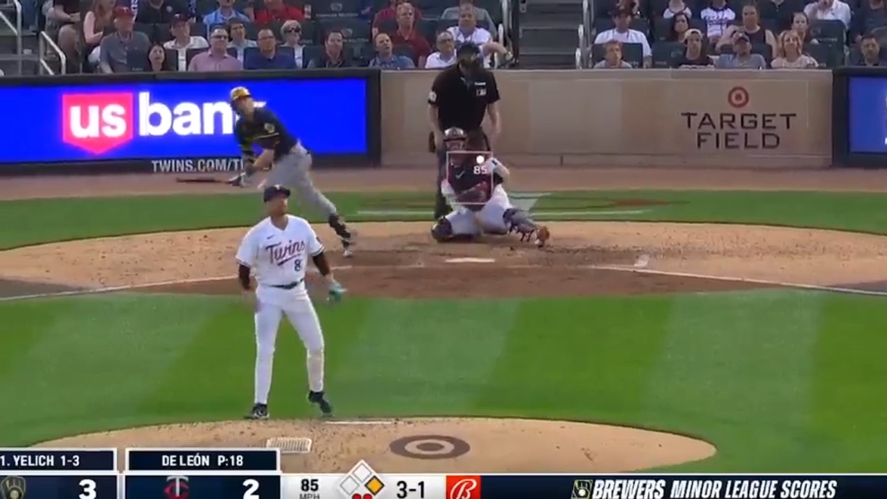 Brewers' Christian Yelich smokes a deep homer in the seventh inning against the Rangers