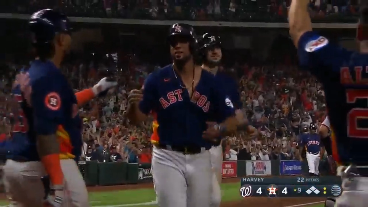 Astros WALK IT OFF as José Abreu scores on a throwing error by the Nationals