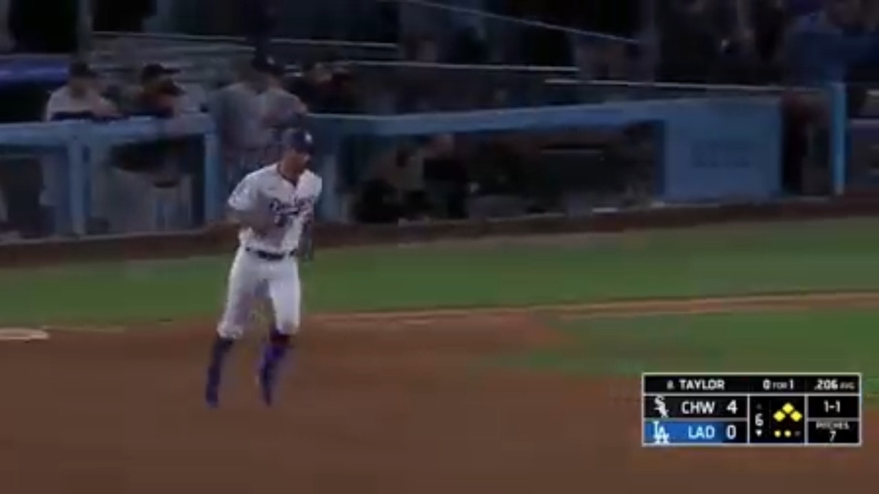 Chris Taylor mashes a grand slam, helping the Dodgers' to bring the White Sox to a tie