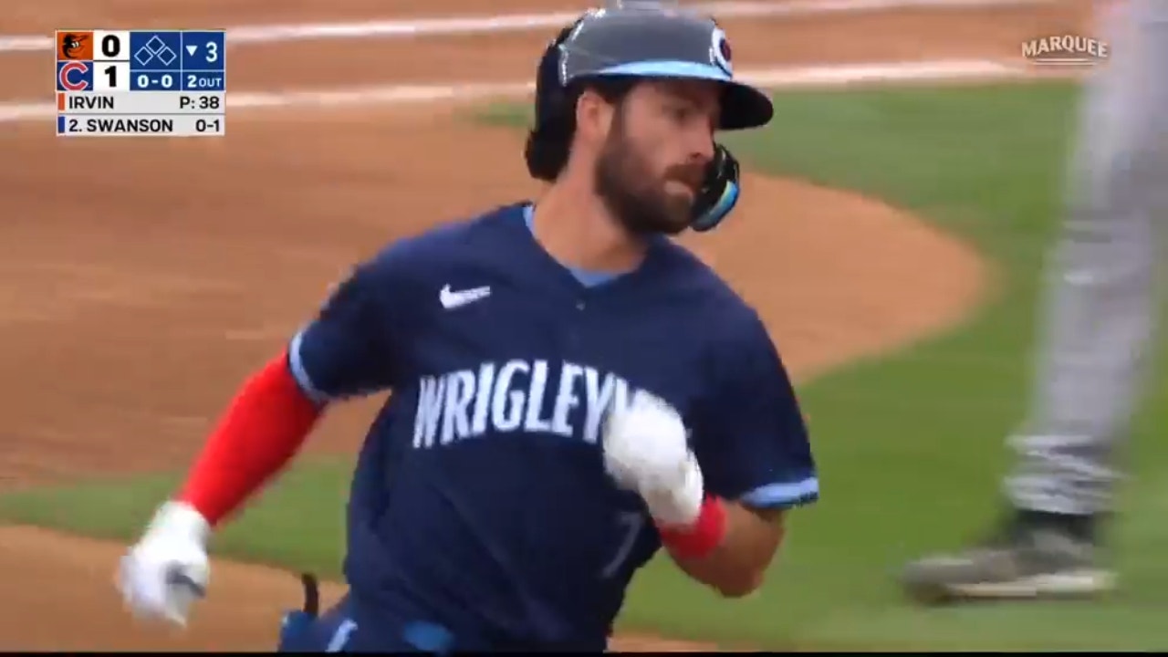 Dansby Swanson swats a solo home run, extending the Cubs' lead over the