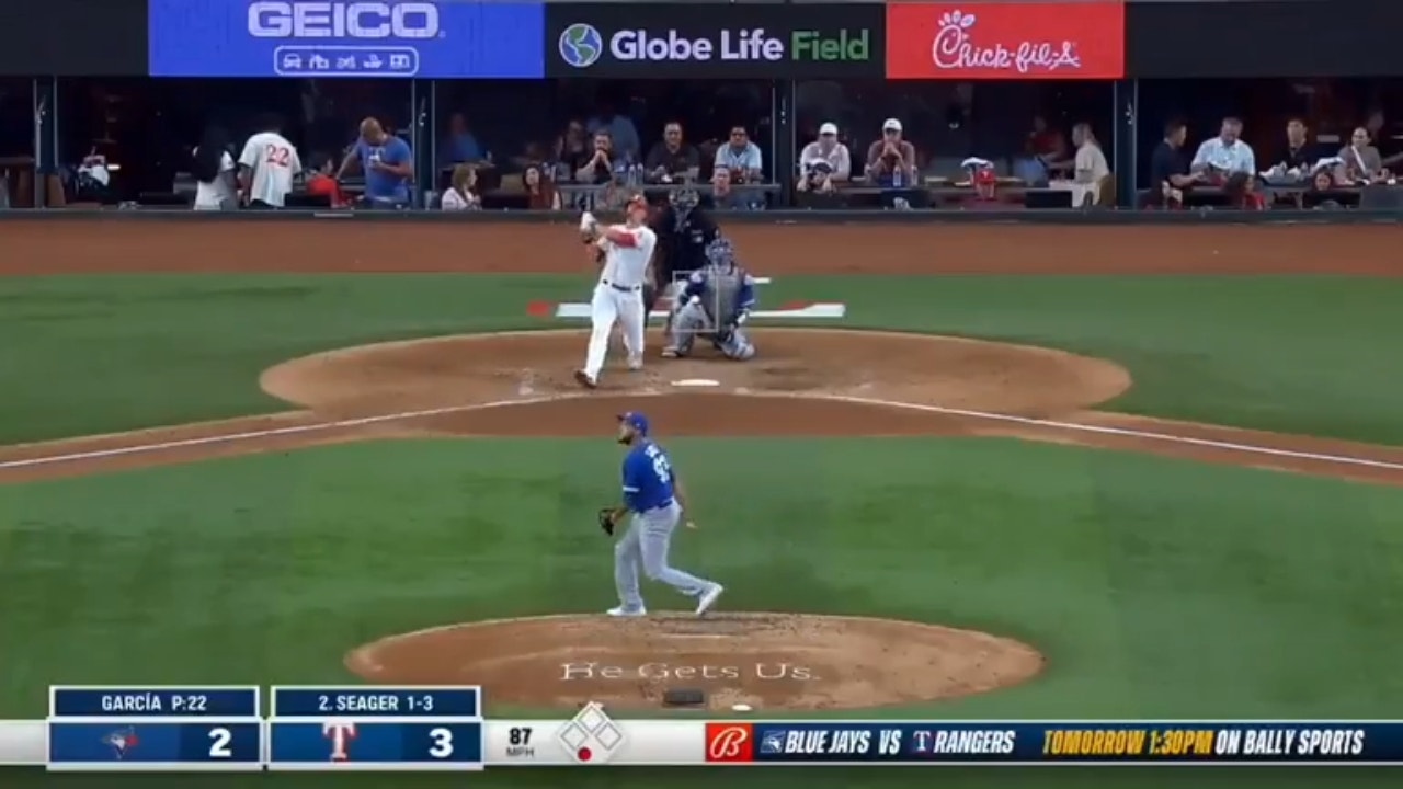 Corey Seager CRUSHES a solo home run to extend the Rangers' lead over the Blue Jays