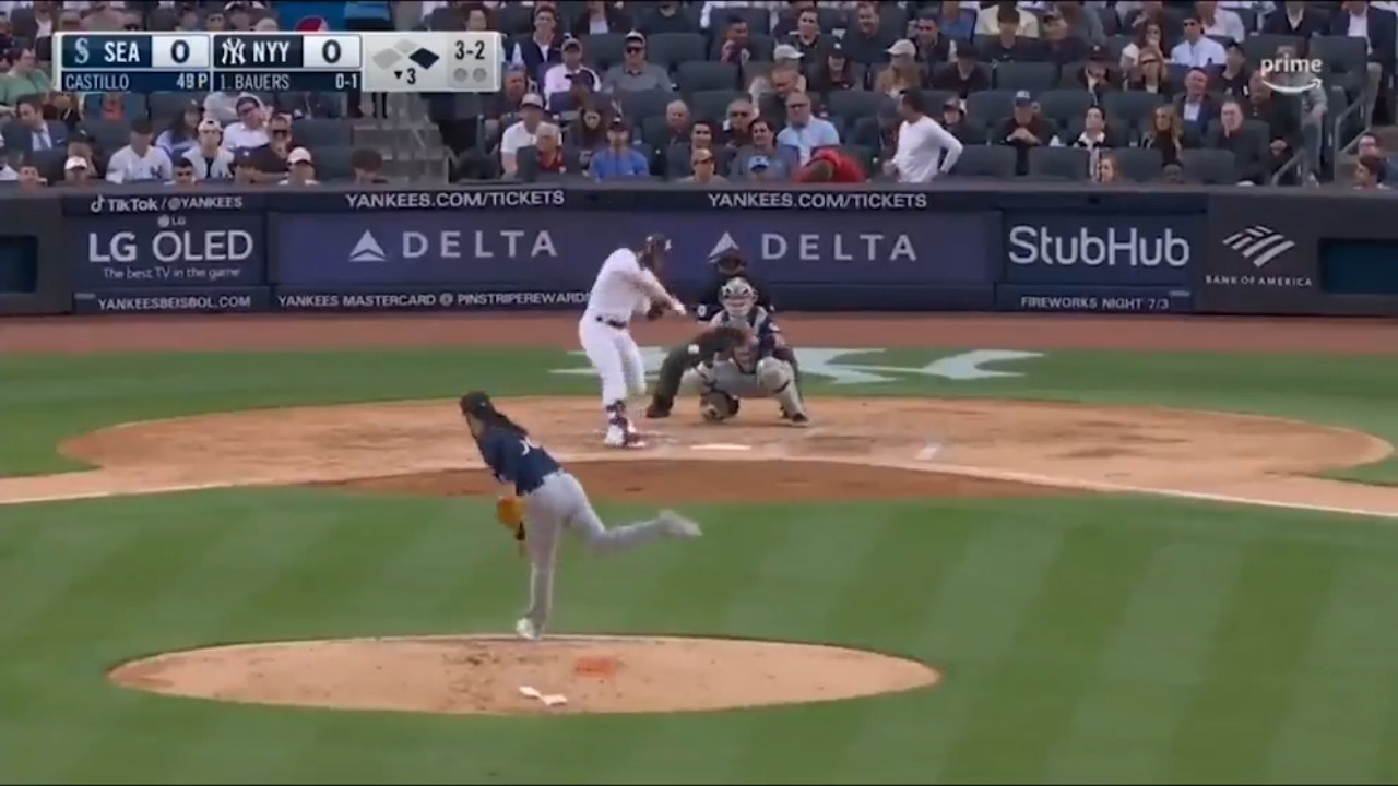 Yankees' Jake Bauers crushes a two-run home run against the Mariners