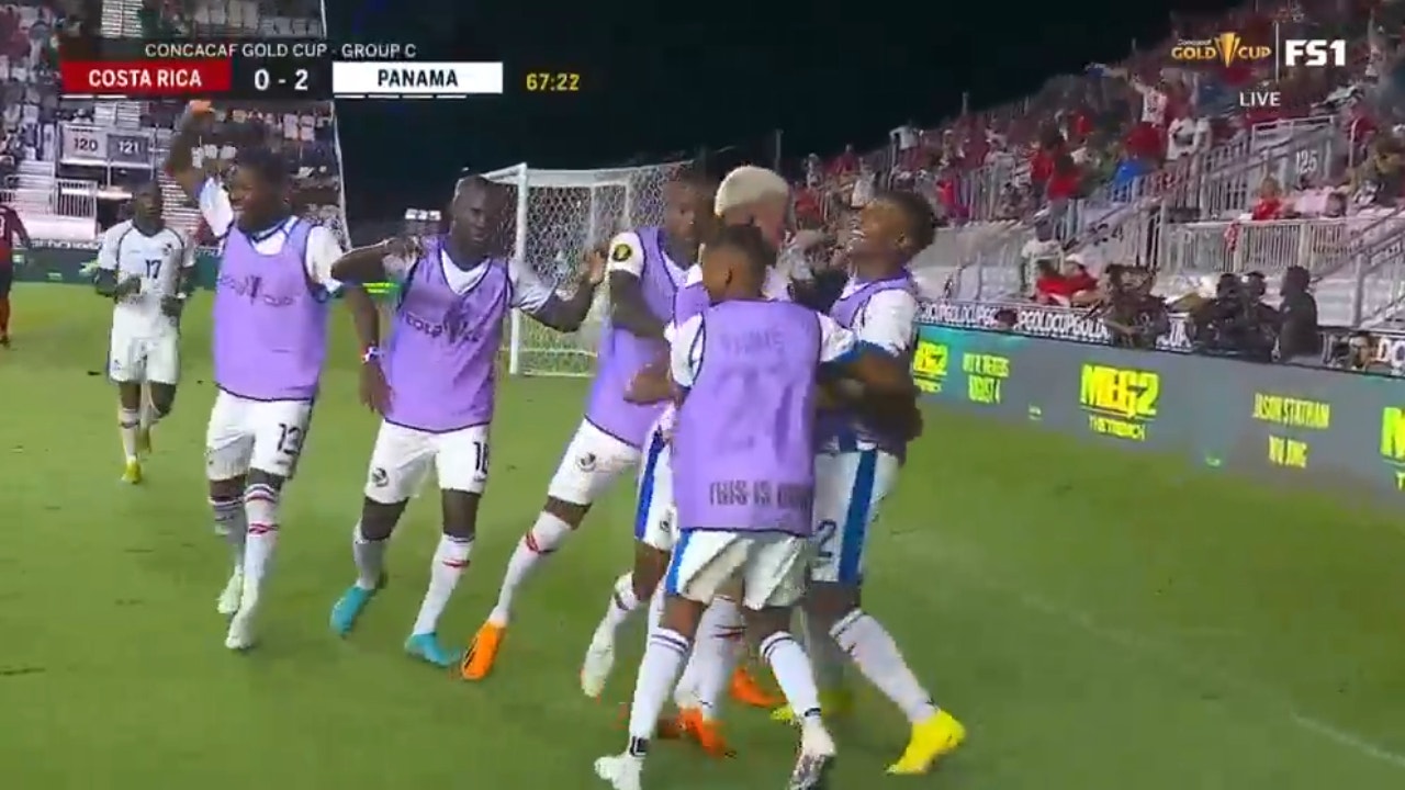 Yoel Bárcenas scores a header at 68' to expand on Panama's lead against Costa Rica