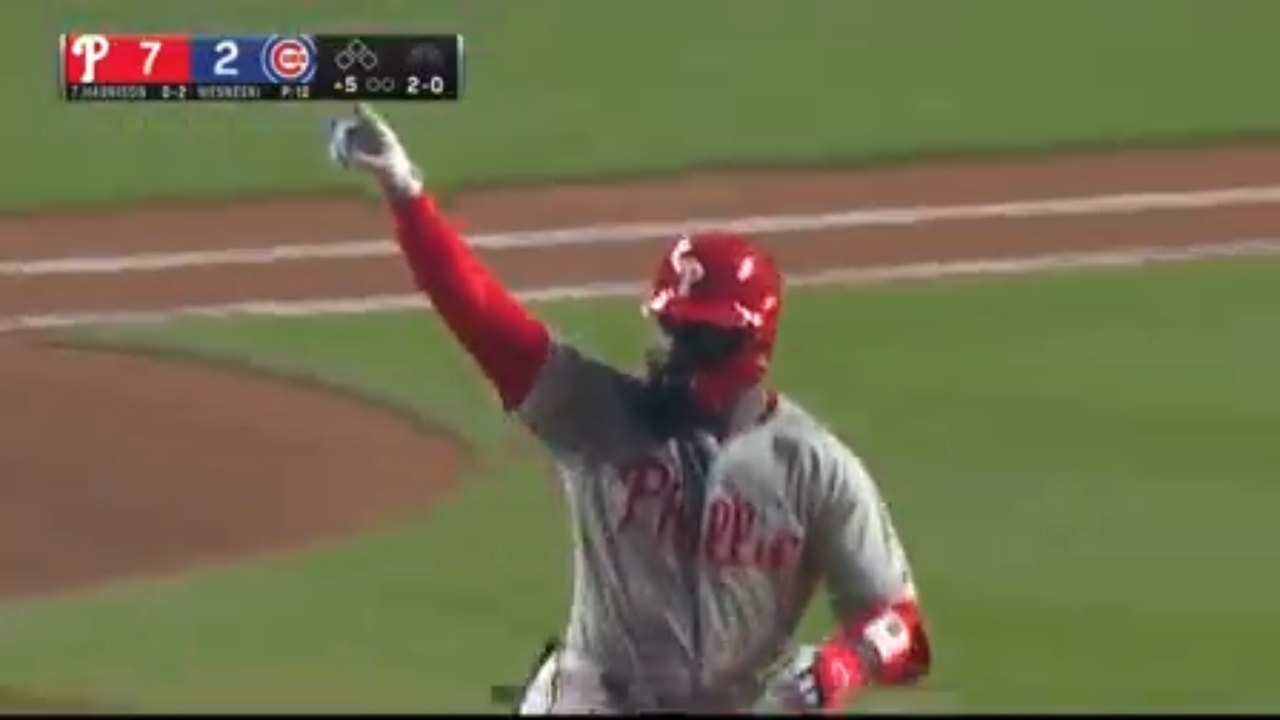 Josh Harrison cranks a solo shot to extend the Phillies' lead over the Cubs
