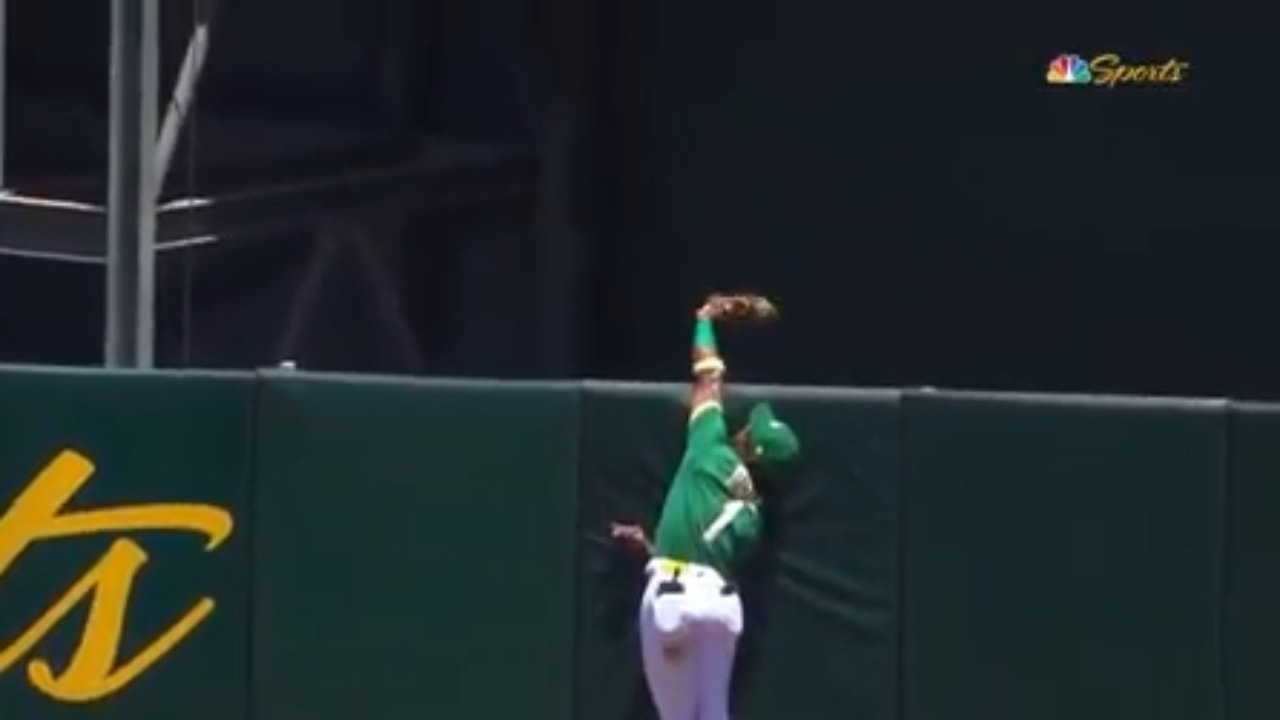 Yankees' Isiah Kiner-Falefa goes yard after an unlucky attempt at a home run robbery by the A's Esteury Ruiz