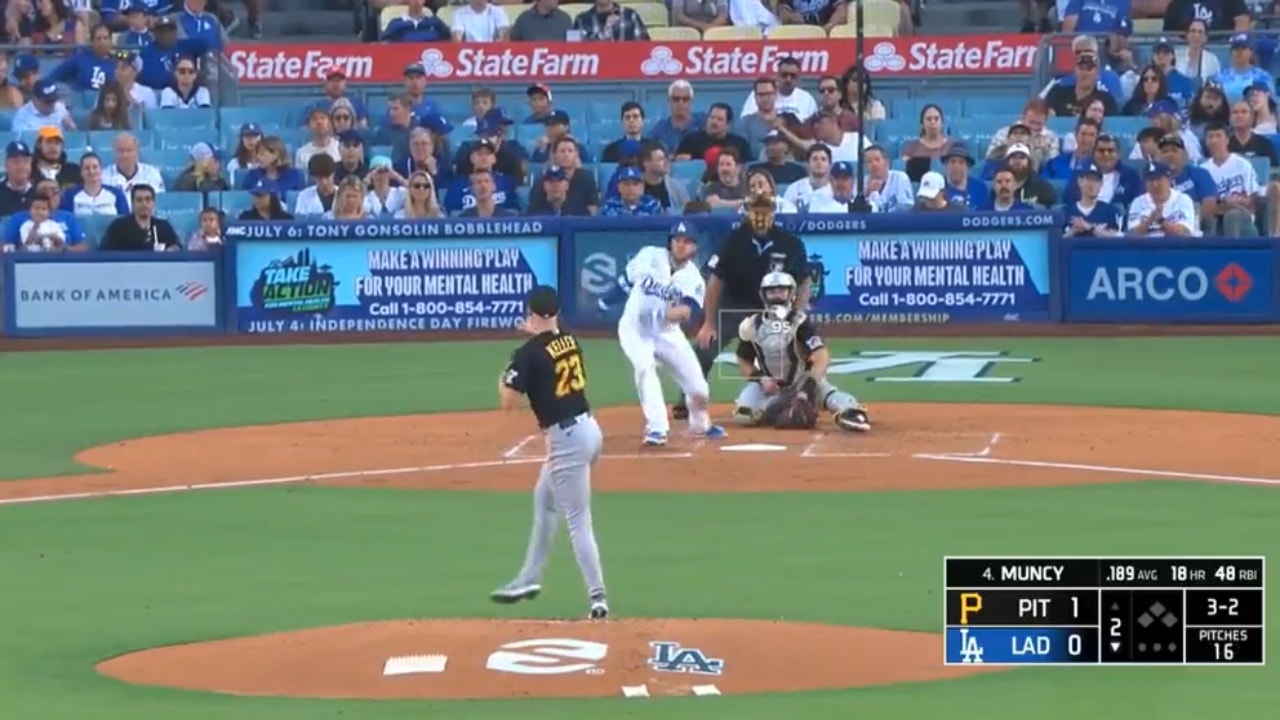 Max Muncy CRUSHES a solo homer to help the Dodgers tie the game against the Pirates