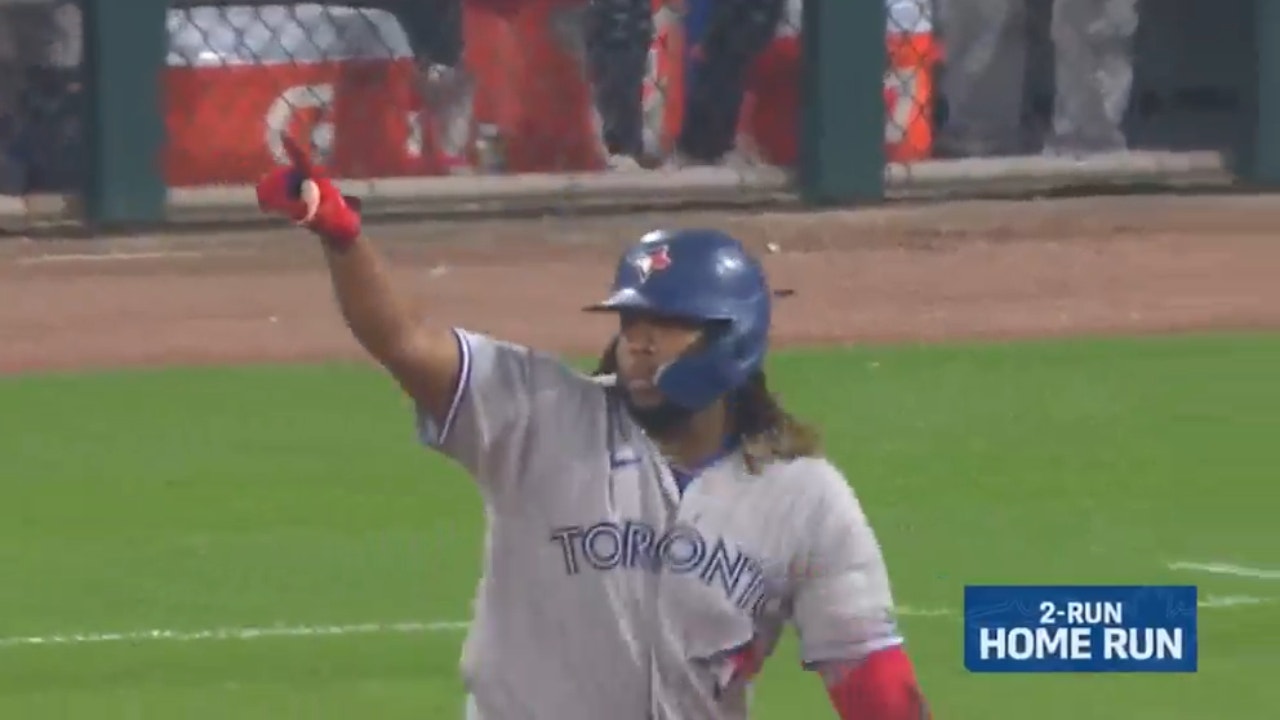 Vladimir Guerrero Jr. crushes a two-run homer to give the Blue Jays a lead over the White Sox