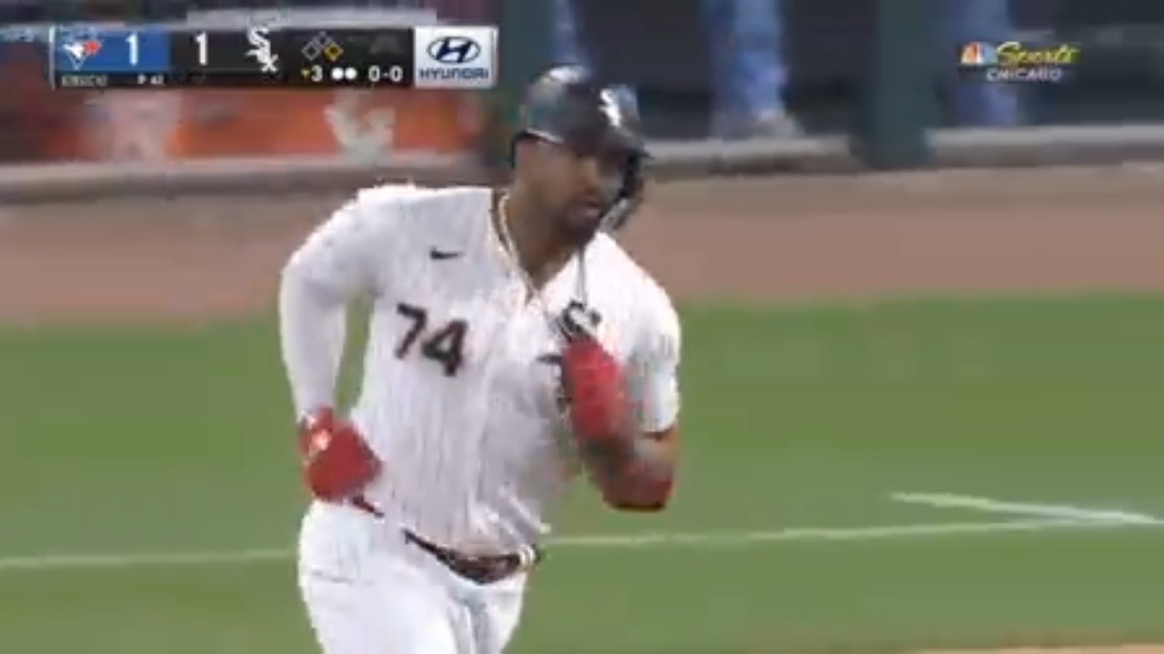 White Soxs' Eloy Jiménez breaks the tie against the Blue Jays with his two-run homer