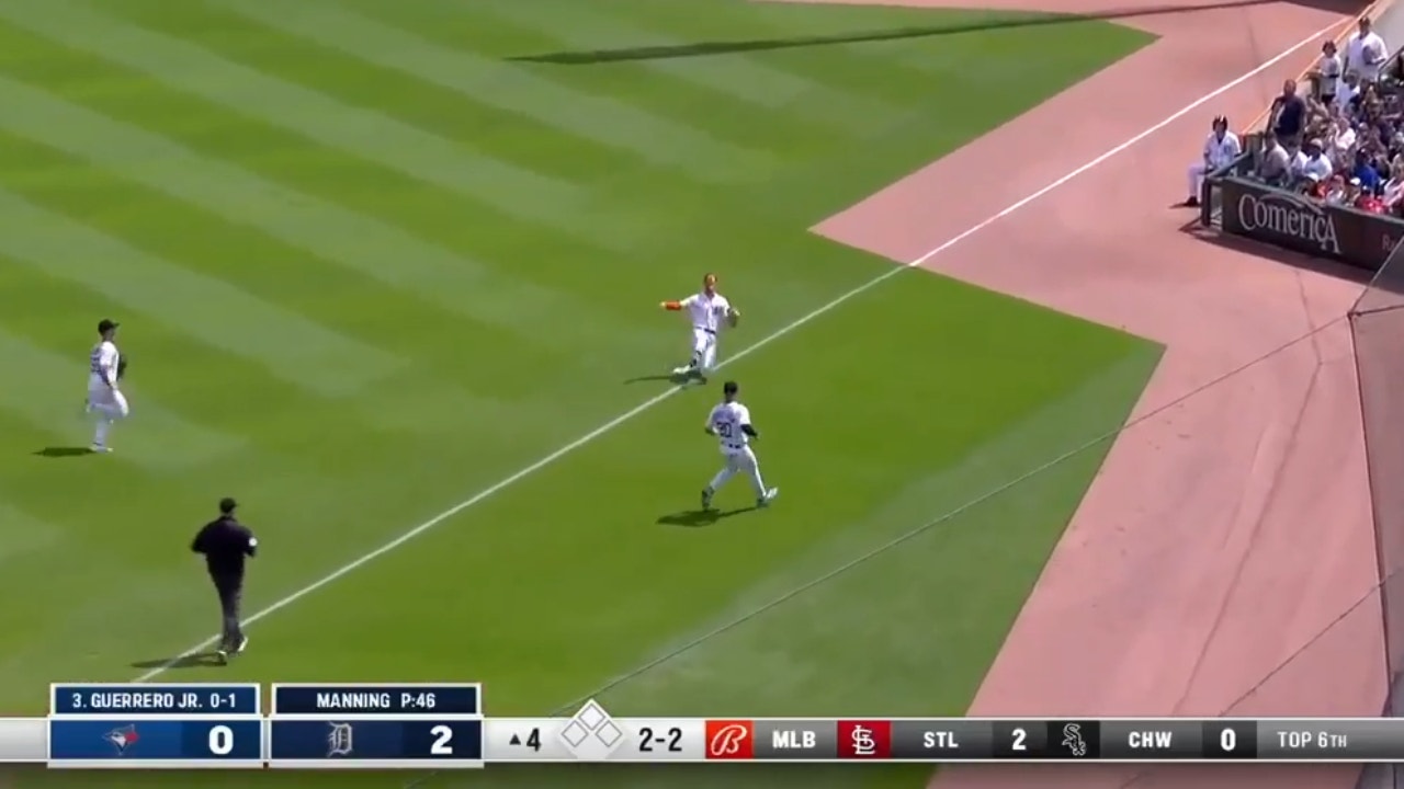 Tigers' Kerry Carpenter makes WILD sliding catch to retire Blue Jays' Vladimir Guerrero Jr.