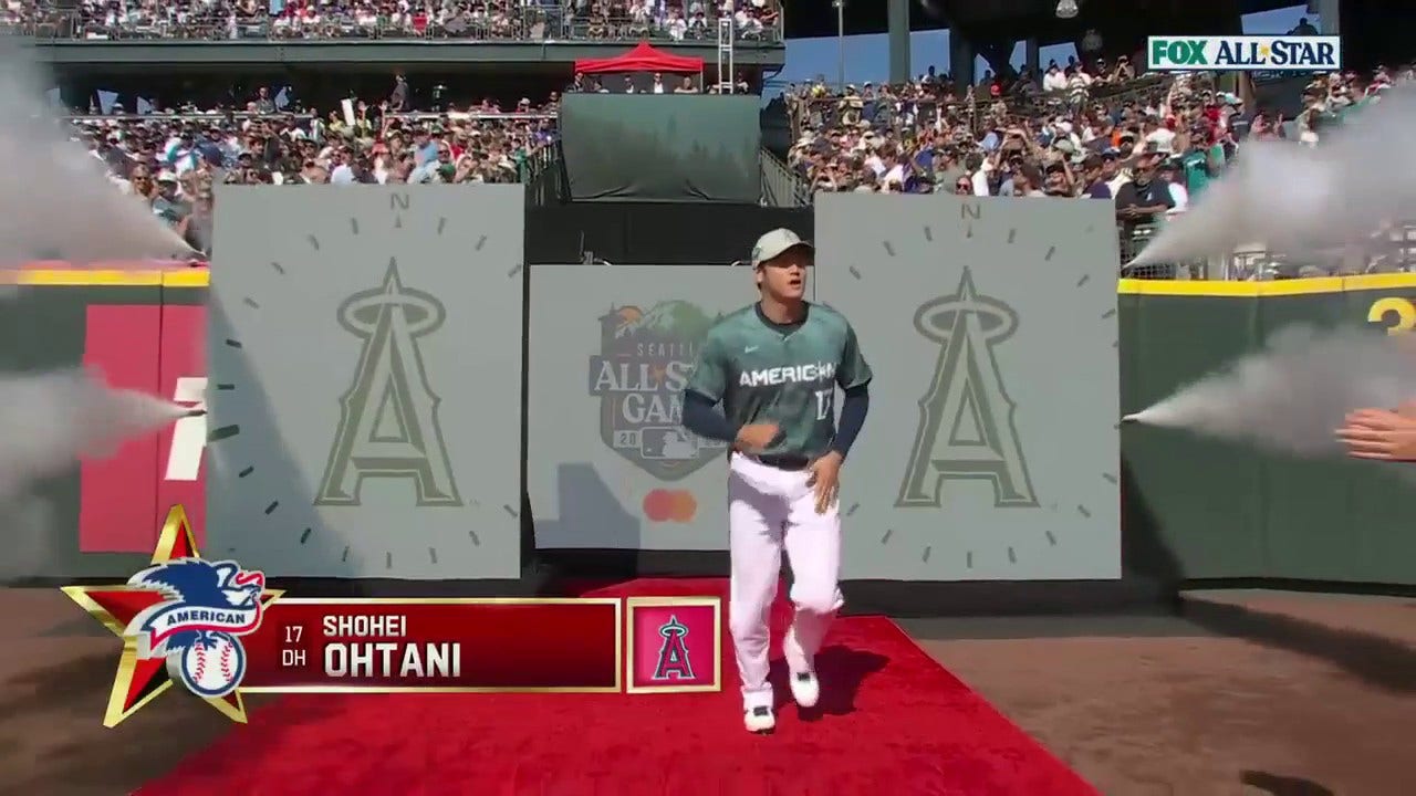 2023 MLB All-Star Game: Starters walk out on to the field in