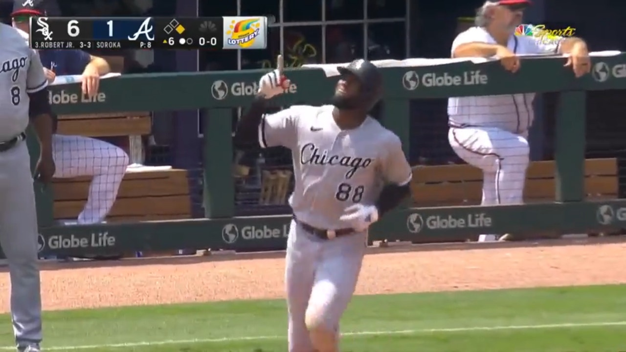 Luis Robert Jr. RIPS a two-run homer to extend the White Sox's lead over the Braves 