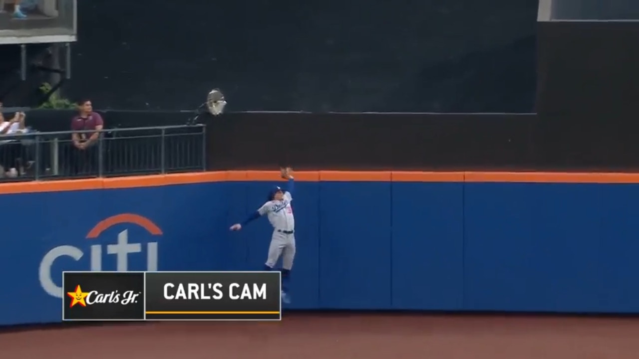 Dodgers' James Outman makes a WILD catch to rob Mets' Brandon Nimmo of an XBH
