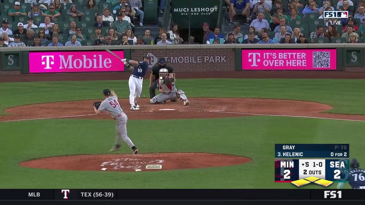 Jarred Kelenic hits a two-run single to give the Mariners the lead over the Twins