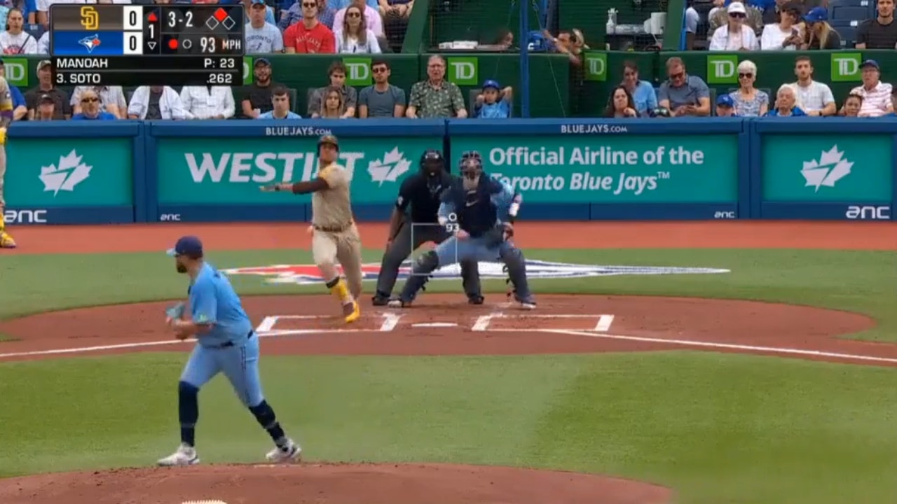Juan Soto goes OPPO for a two-run home run to give the Padres an early lead over the Blue Jays