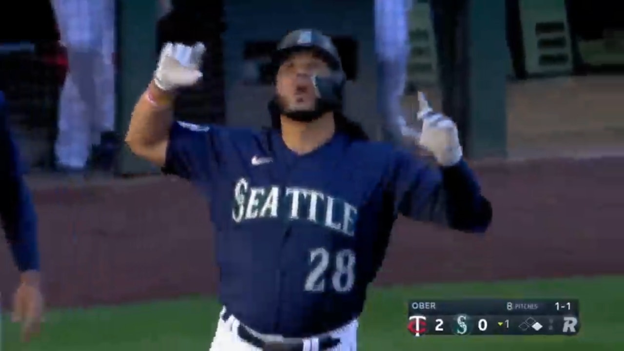 Mariners' Eugenio Suárez SLUGS a two-run homer to tie the game against the Twins