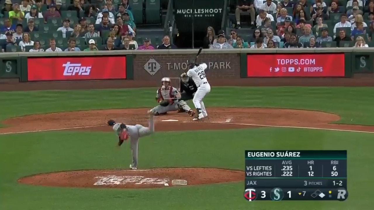 Mariners' Eugenio Suarez slams a two-run home run to tie up the game against the Twins