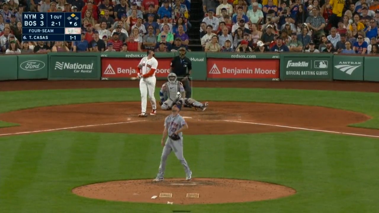 Triston Casas blasts his second home run of the game to give the Red Sox a late lead against the Mets 