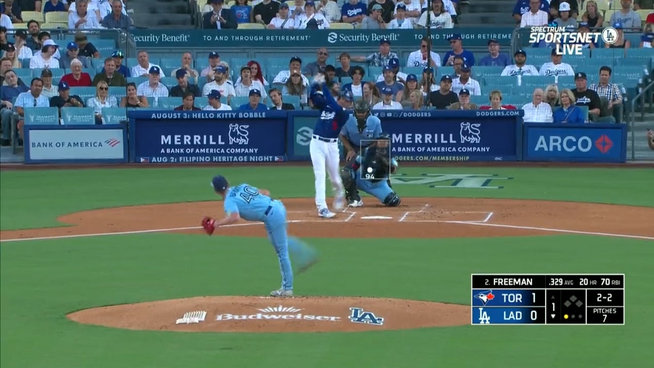 Freddie Freeman blasts a home run to deep right to help the Dodgers tie the game against the Blue Jays