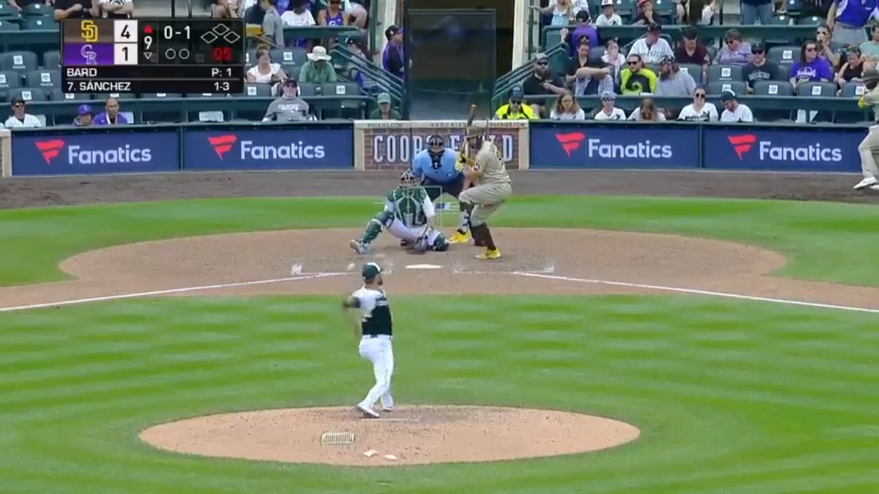 Gary Sánchez hits his second home run of the game as the Padres extend their lead over the Rockies