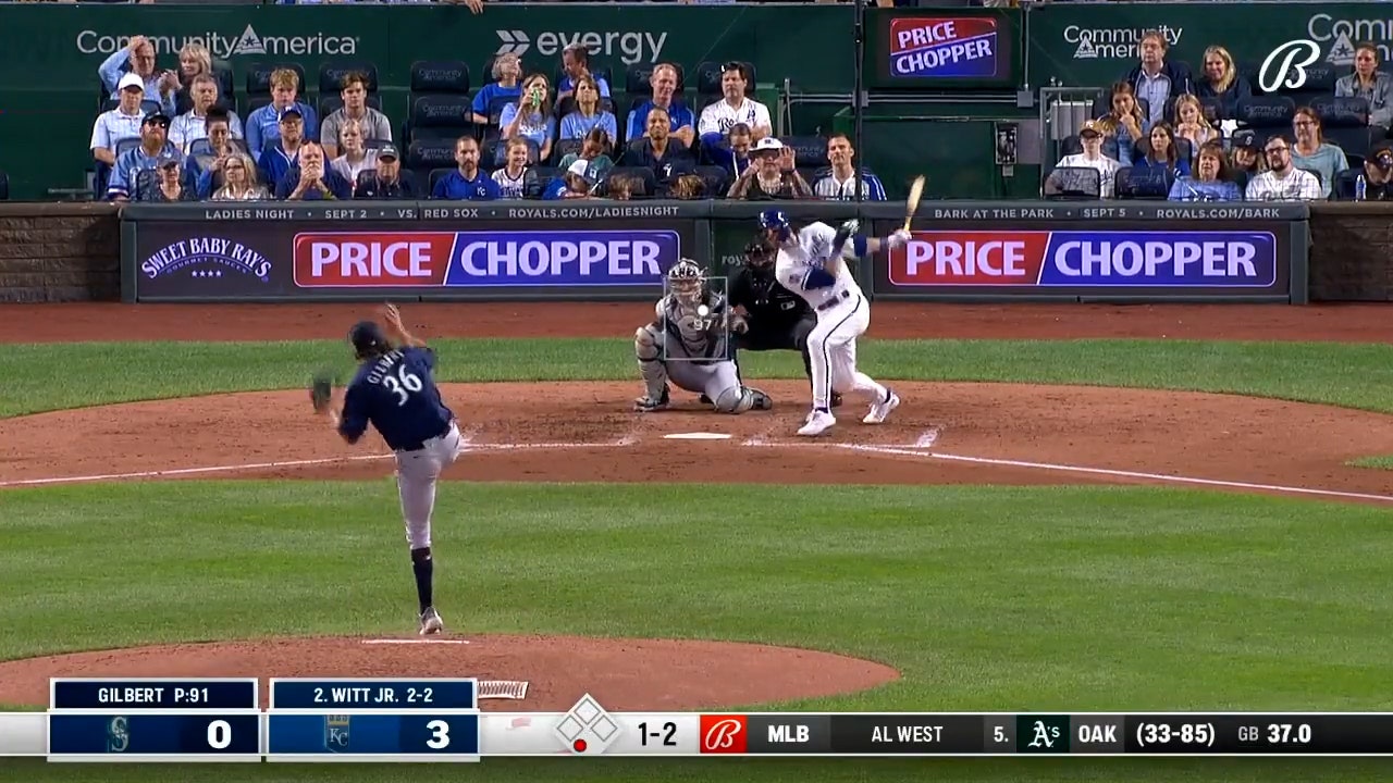Bobby Witt Jr. extends the Royals' lead over the Mariners with an inside the park home run