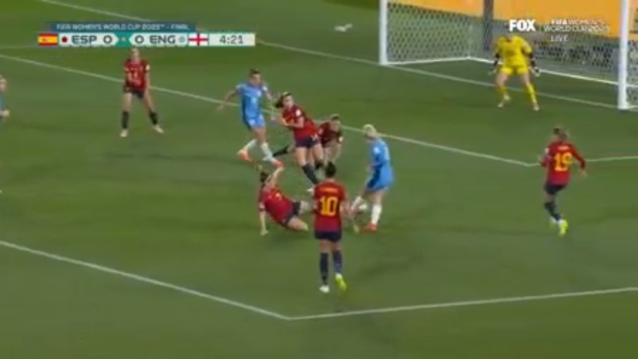 Lauren Hemp gets a shot on goal but it is right to the goalkeeper as Spain and England are knotted at 0-0 FOX Sports