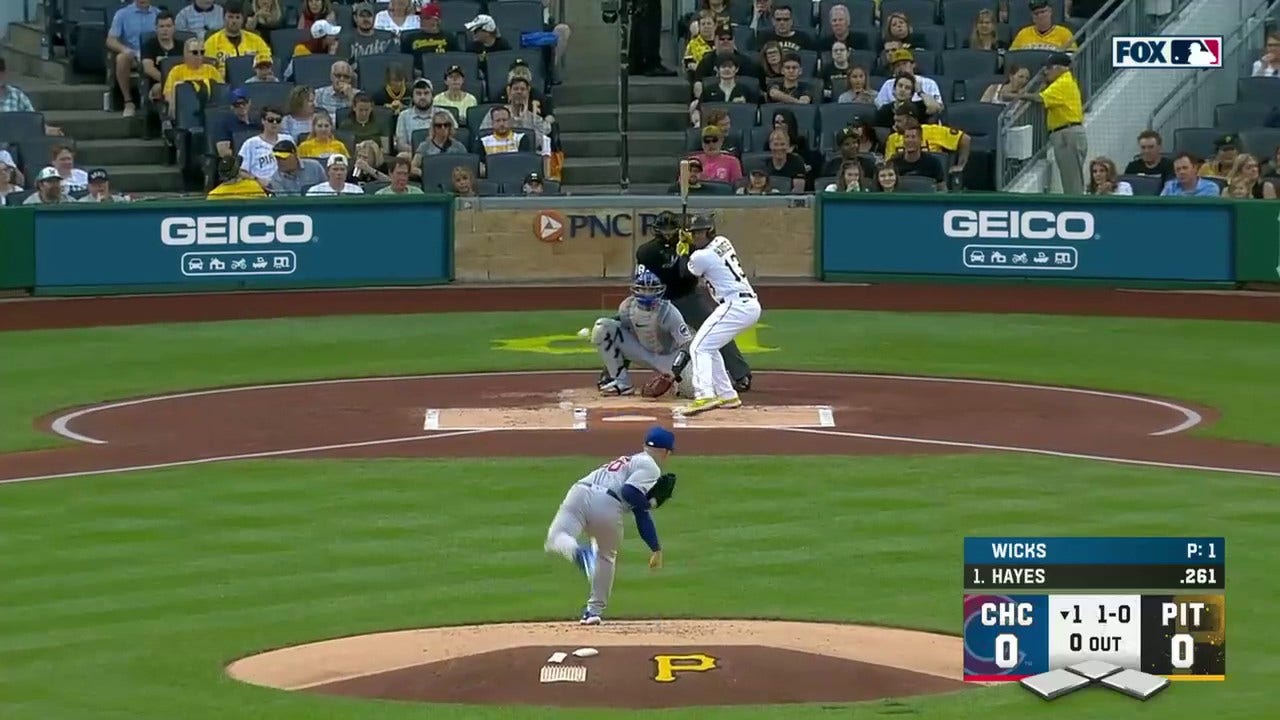 Ke'Bryan Hayes smashes a home run as the Pirates grab an early lead over the Cubs
