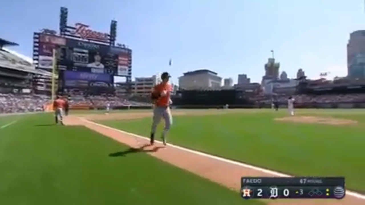 Kyle Tucker crushes a two-run home run to give the Astros a 2-0 lead over the Tigers