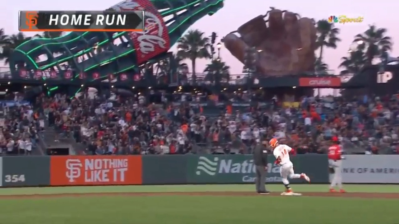 Patrick Bailey RIPS a two-run homer to extend the Giants' lead over the Reds