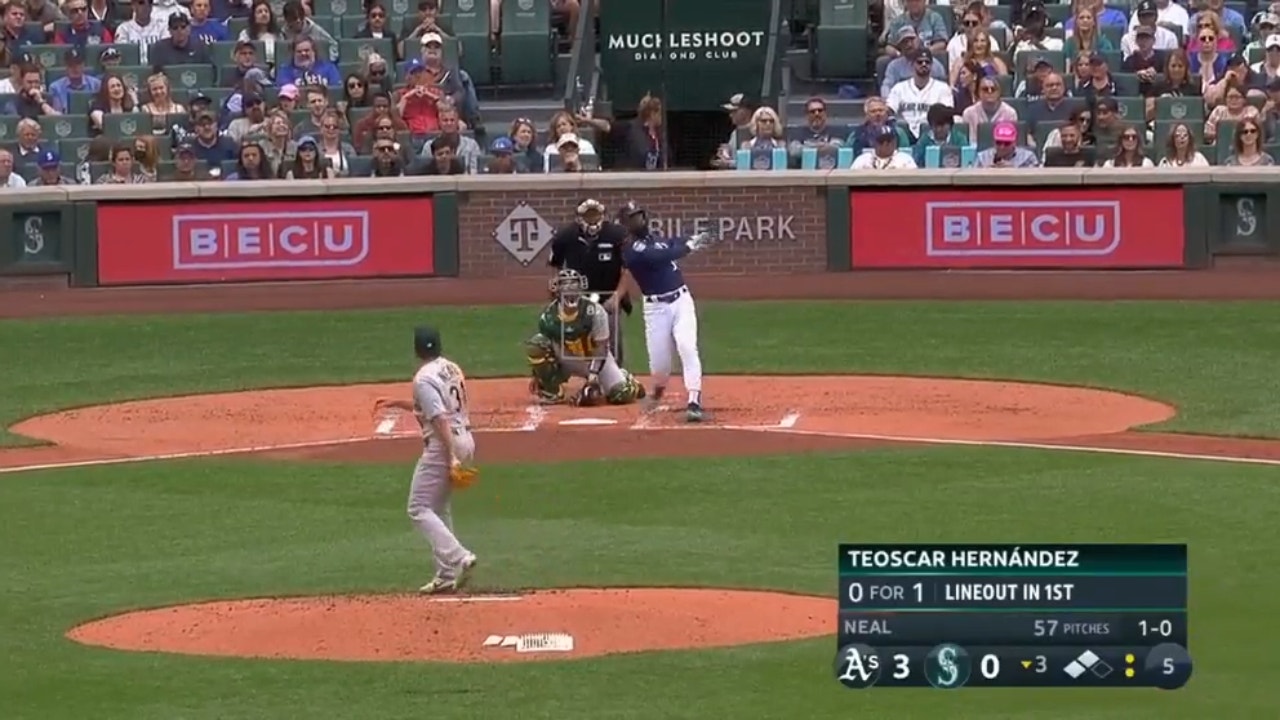 Mariners' Teoscar Hernández BLASTS a three-run home run to tie the game against the Athletics